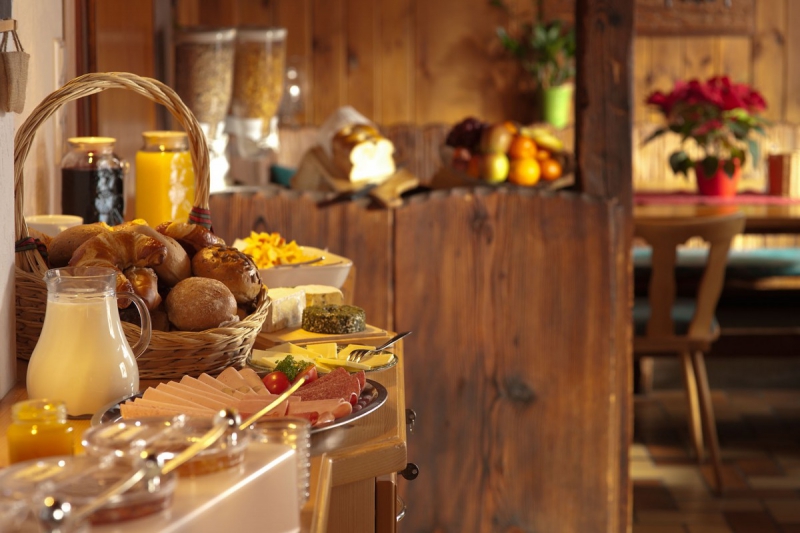 boulangerie-DALUIS-min_breakfast_buffet_food_restaurant_meal_hotel_plate_fresh-718745